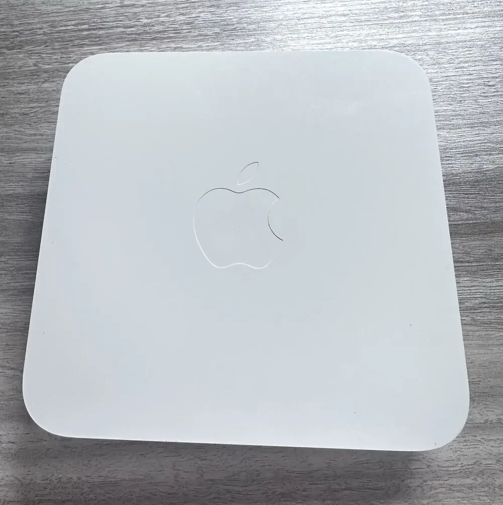 Apple A148 Wireless WiFi Dual Band Router Base Station W/Power Adapter